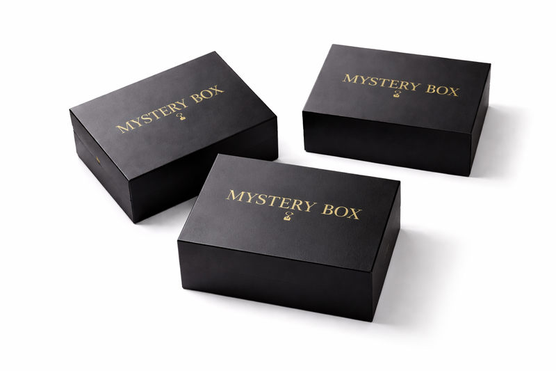 <p><strong>MYSTERY BOX</strong></p>